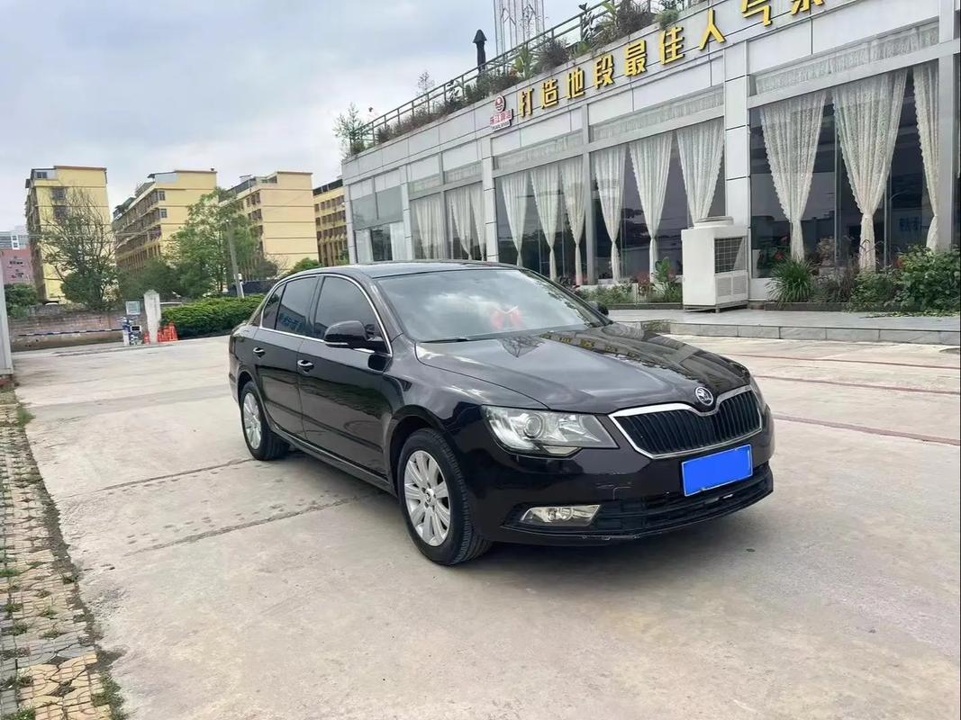 2015款斯柯达速派 2015款斯柯达速派14T白色