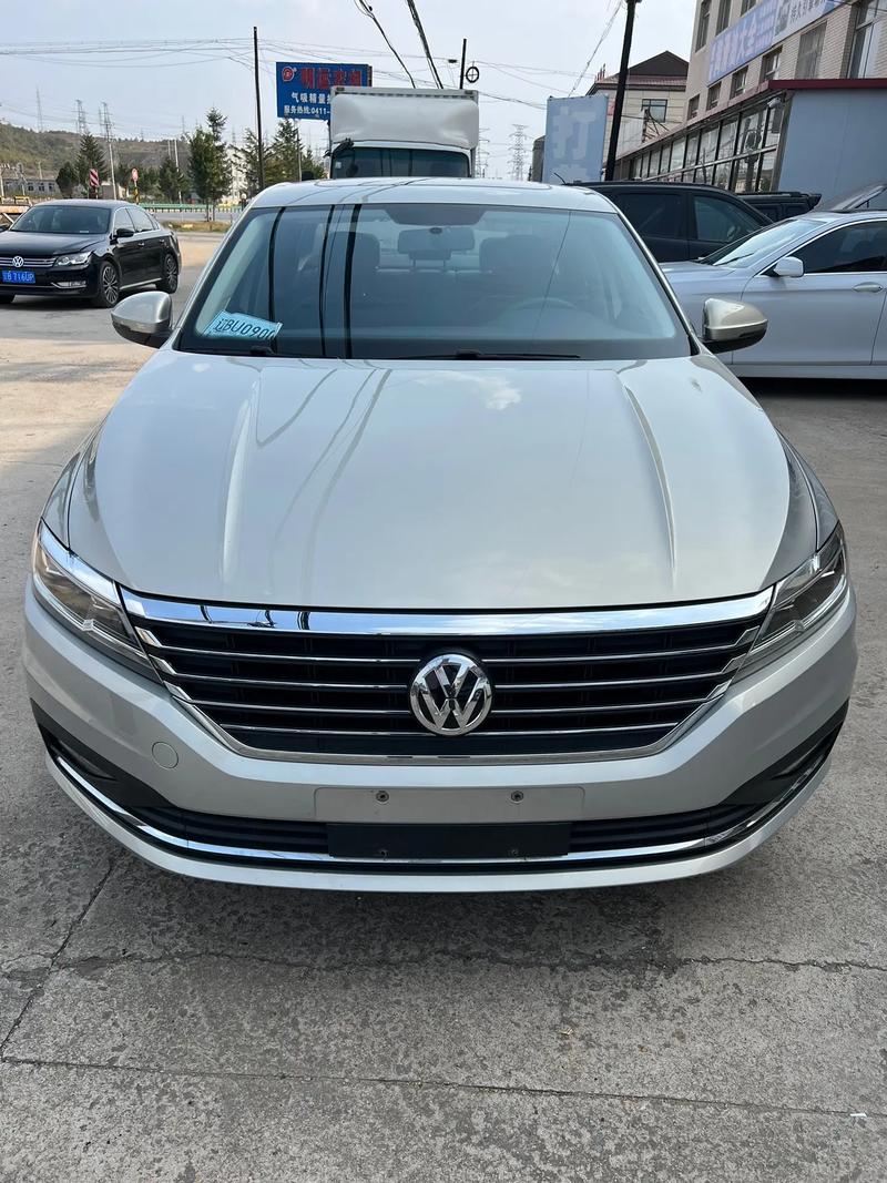 【上海大众2018新款朗逸,上汽大众2018款朗逸】