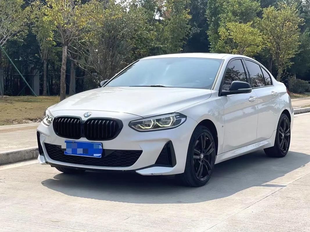 2021款宝马1系,2021款宝马1系125曜夜版和2022款125i区别