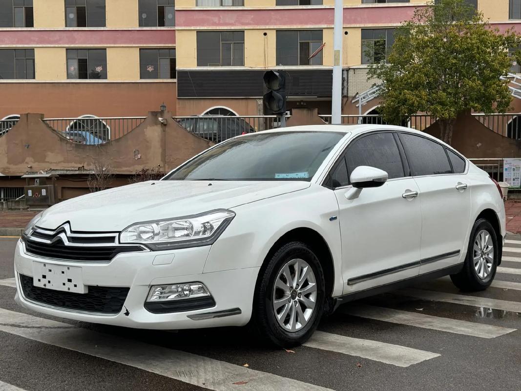 【东风雪铁龙轿车报价和图片及图片,东风雪铁龙车型及价格】